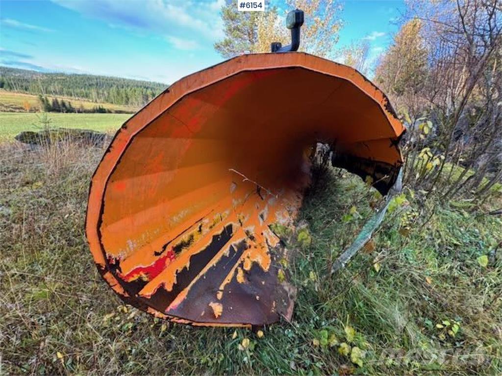  Øveraasen D2285 B Snow blades and plows