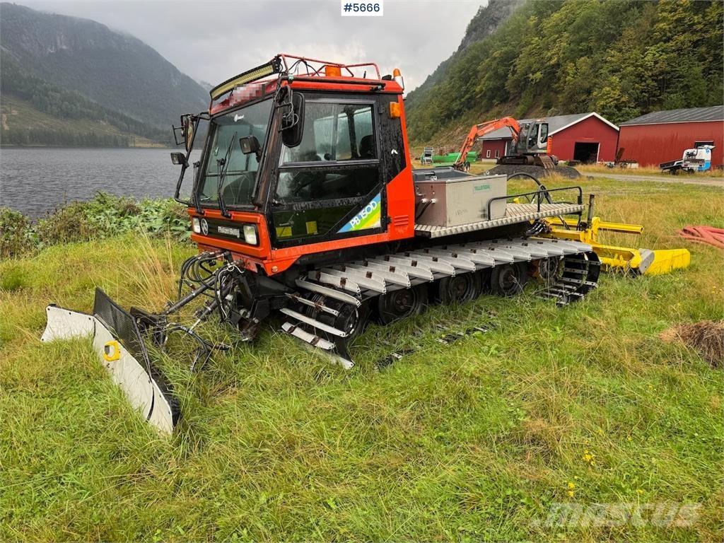  Pisten Bully 150D Snow blades and plows