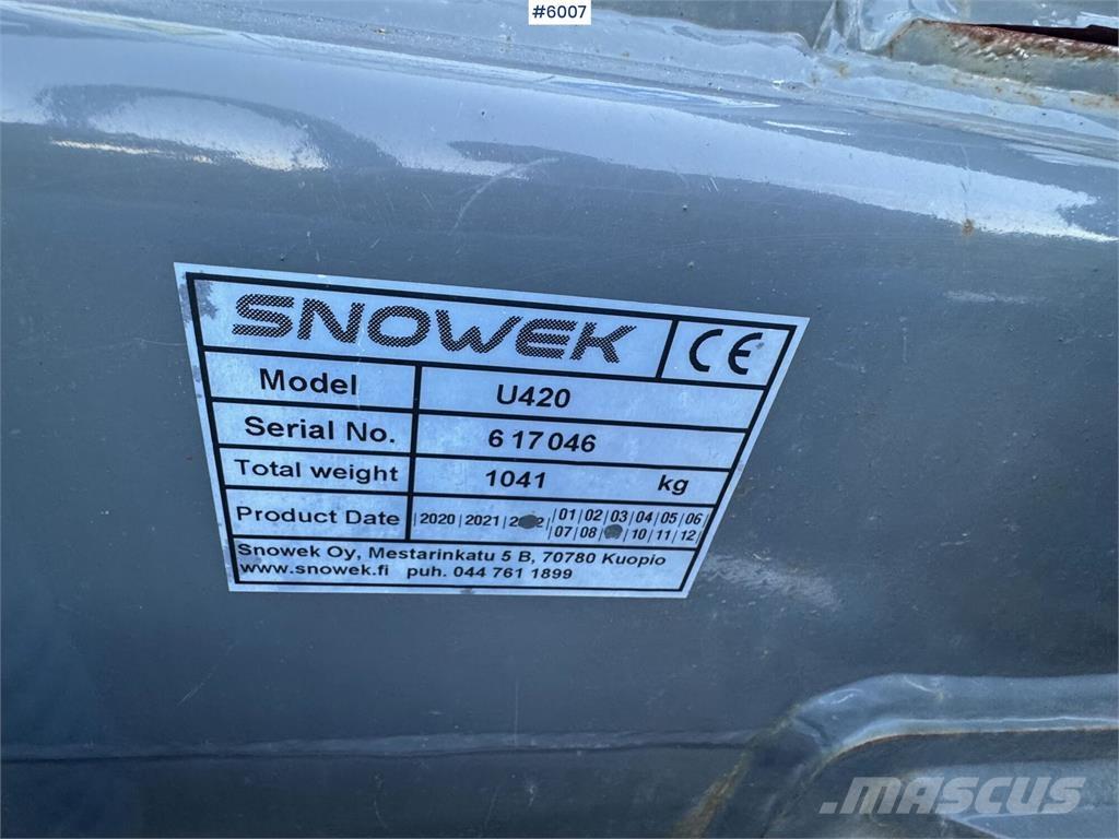 Snowek U420 Snow blades and plows