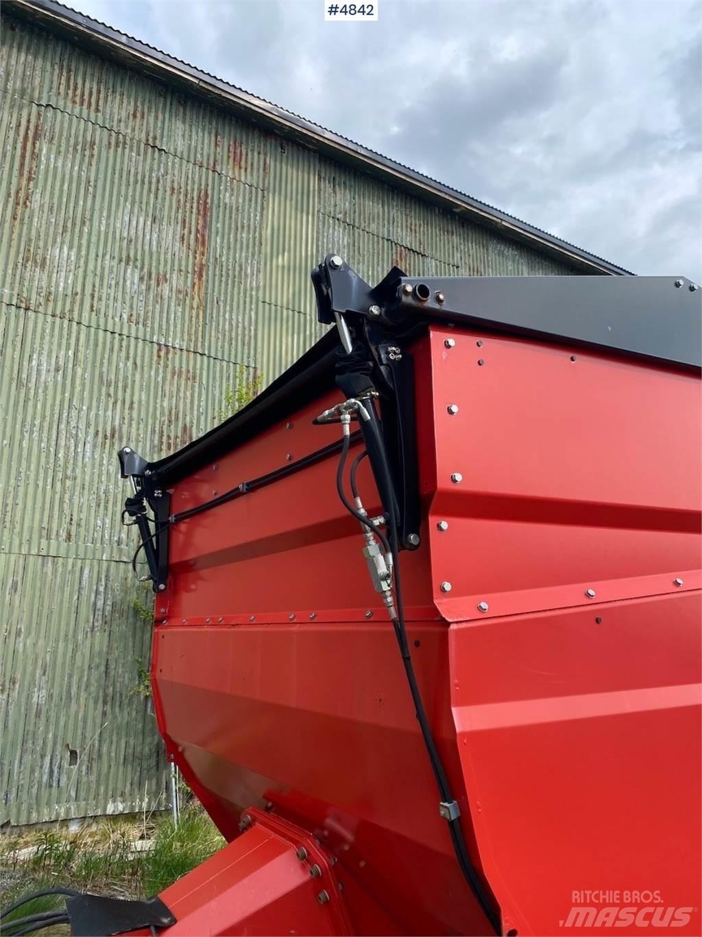 Tokvam SV8000 Snow blades and plows