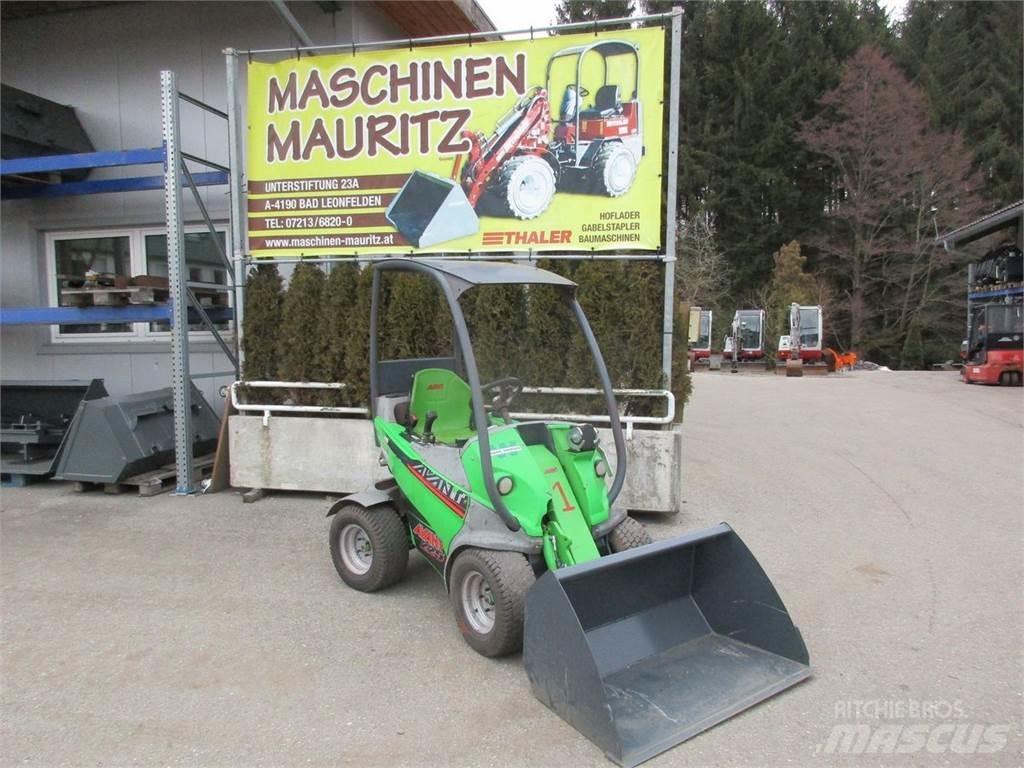 Avant 225 Front loaders and diggers