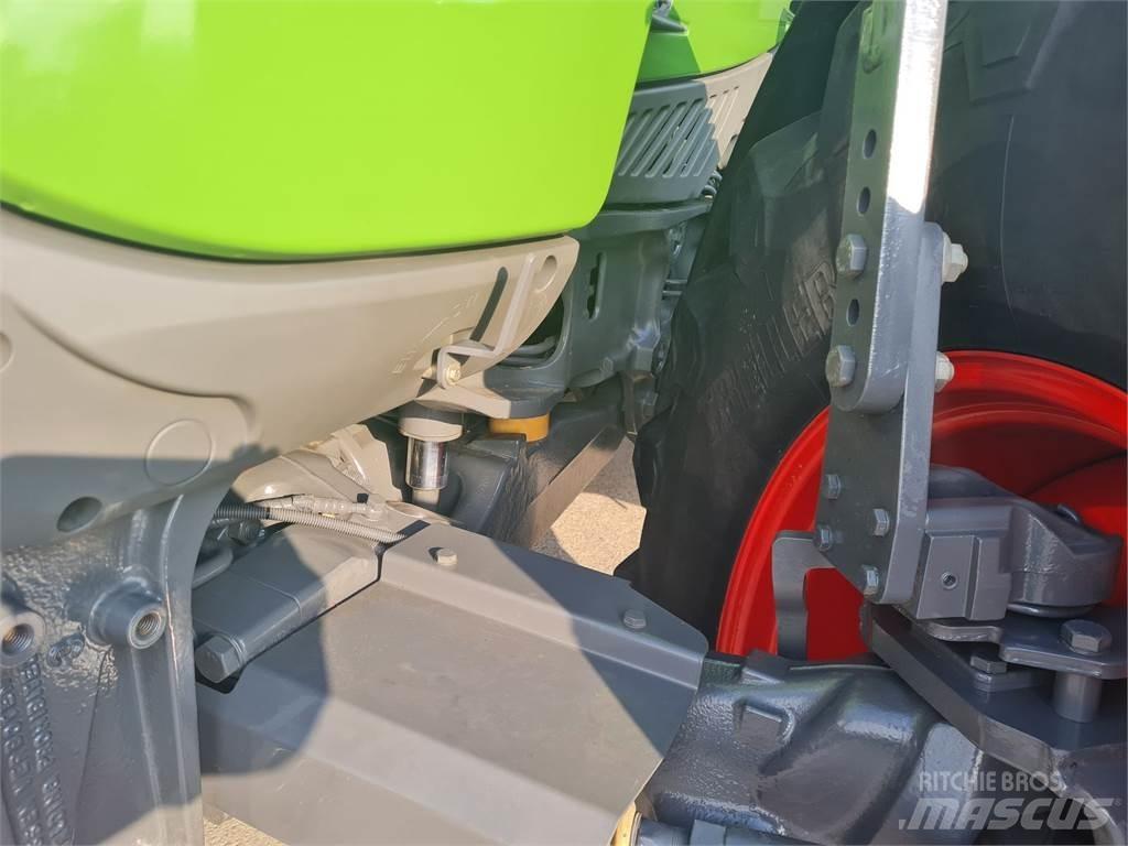 Fendt 724 Vario Tractors