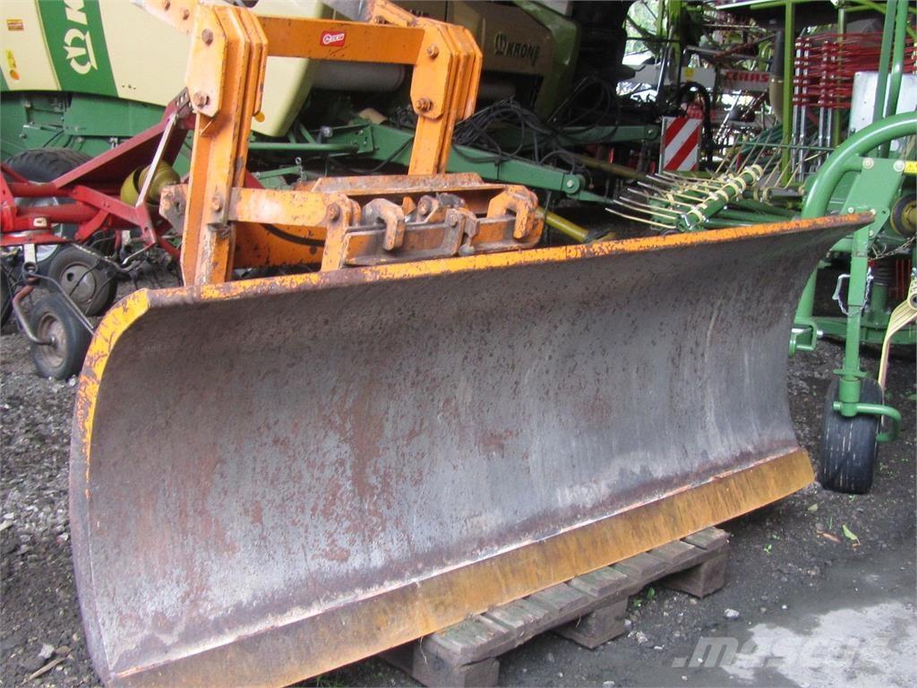 Hauer Terramatic Snow blades and plows