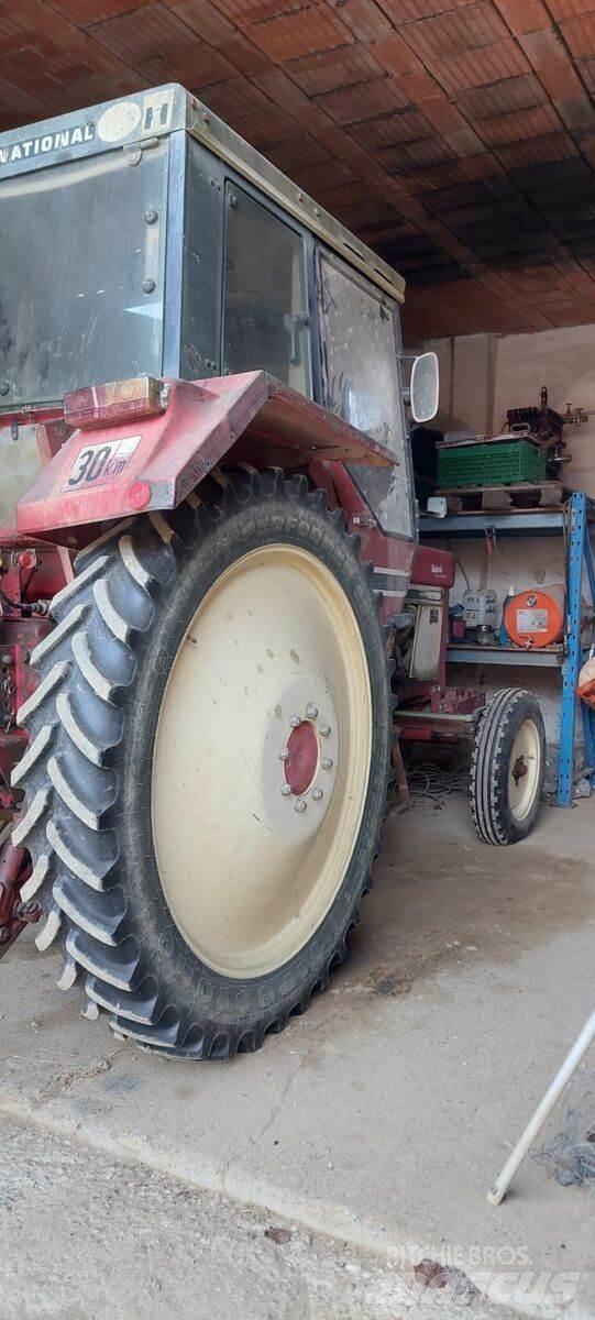IHC 955 Tractors