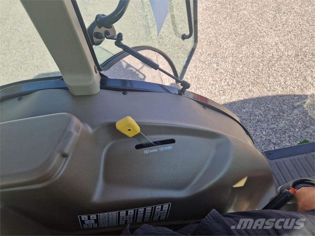 John Deere 5105GN Tractors