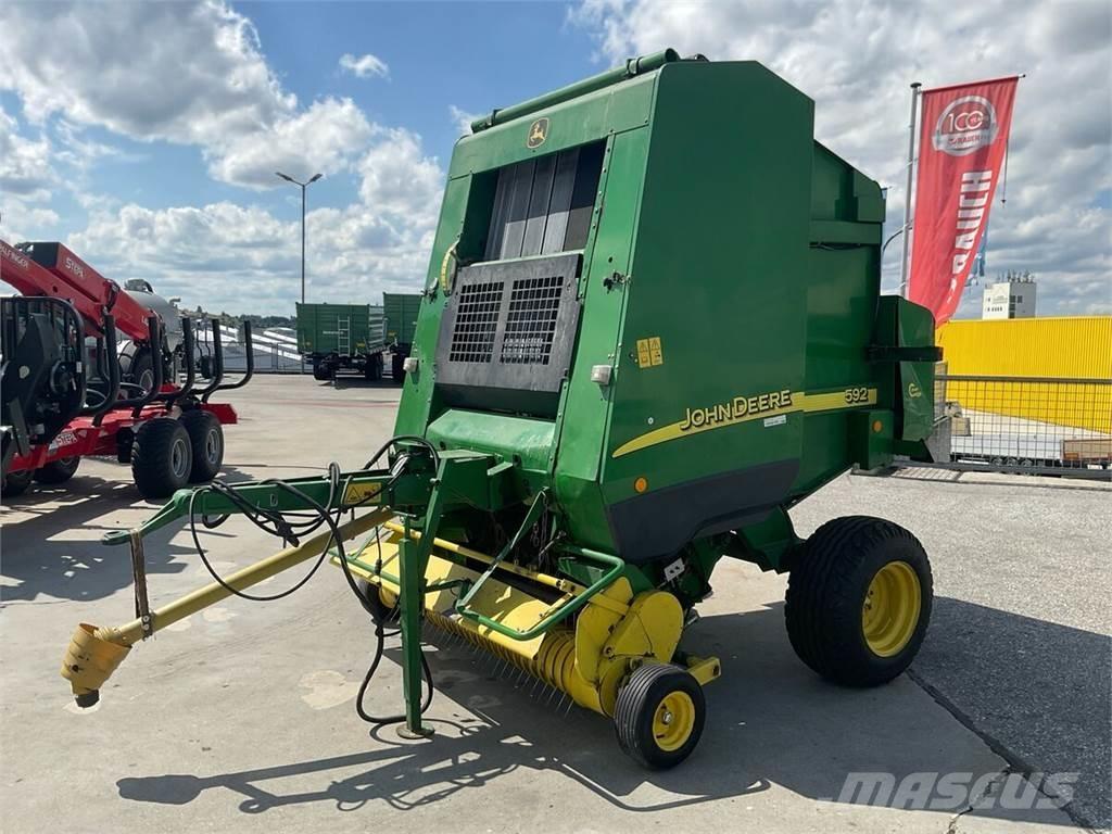 John Deere 592C Round balers