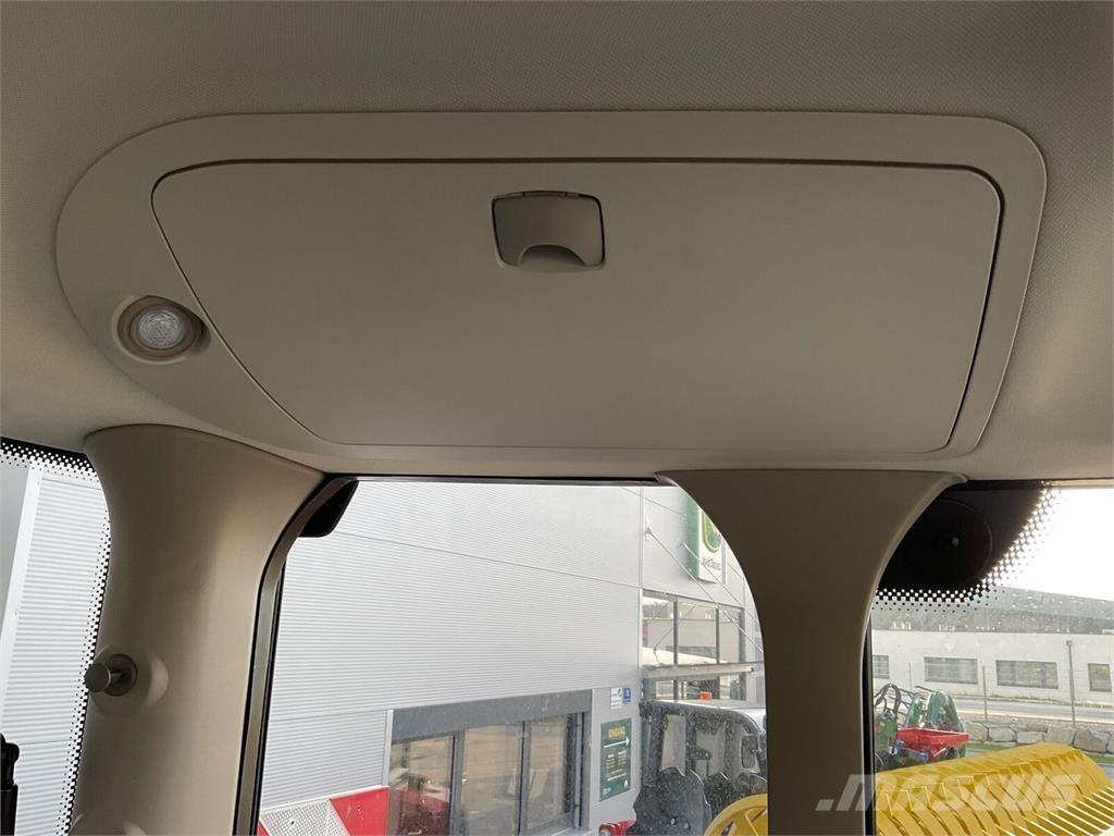 John Deere 6R 215 Tractors