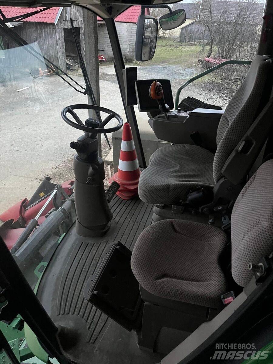 John Deere S670i Combine harvesters