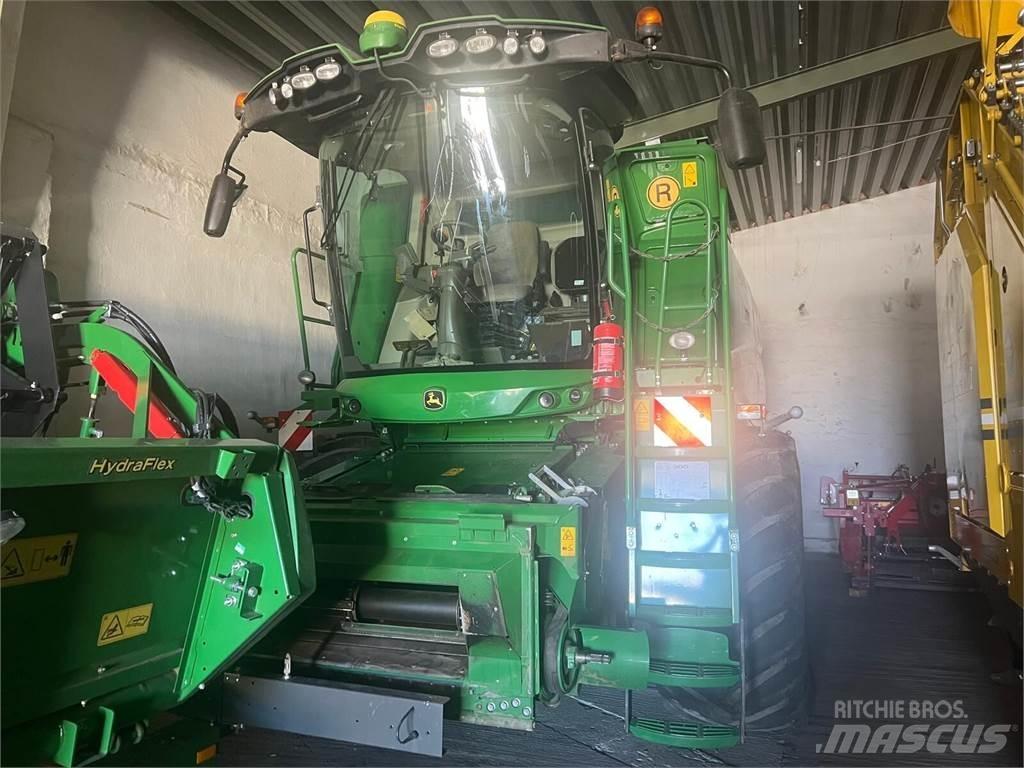 John Deere T550 Combine harvesters