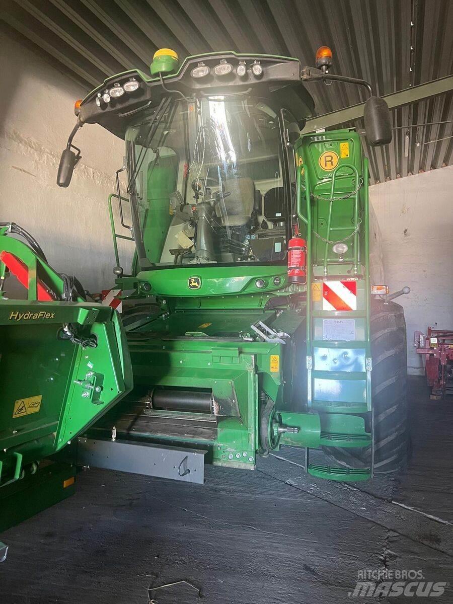 John Deere T550 Combine harvesters