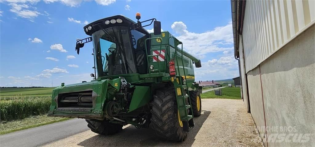 John Deere T550 Combine harvesters