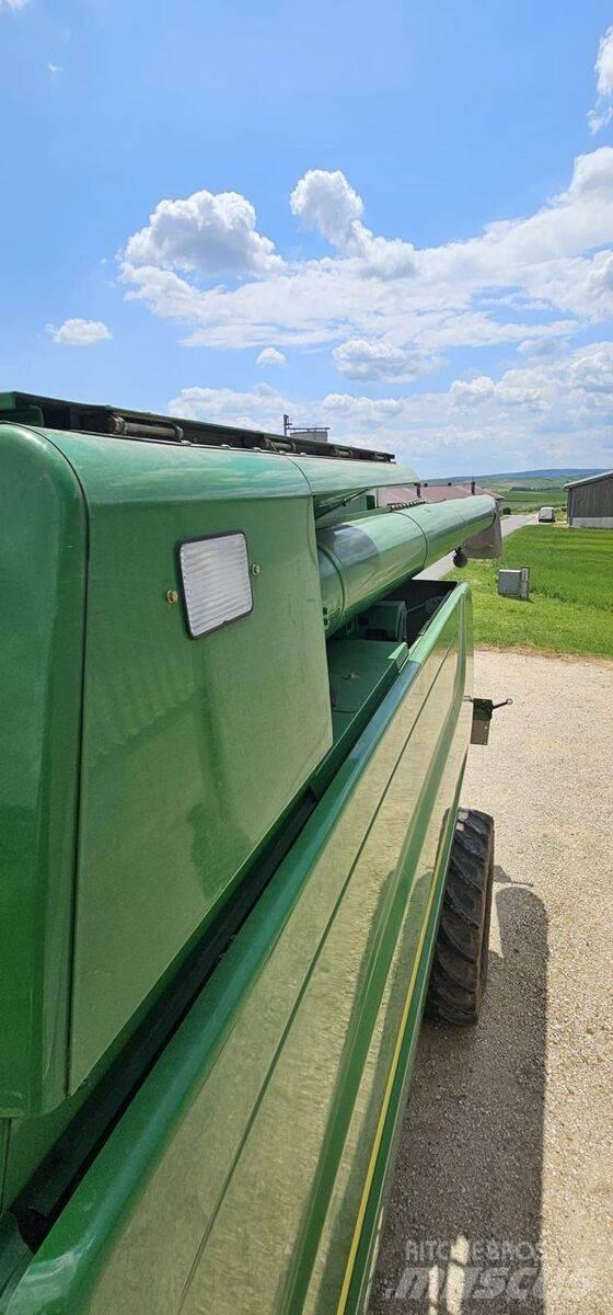 John Deere T550 Combine harvesters