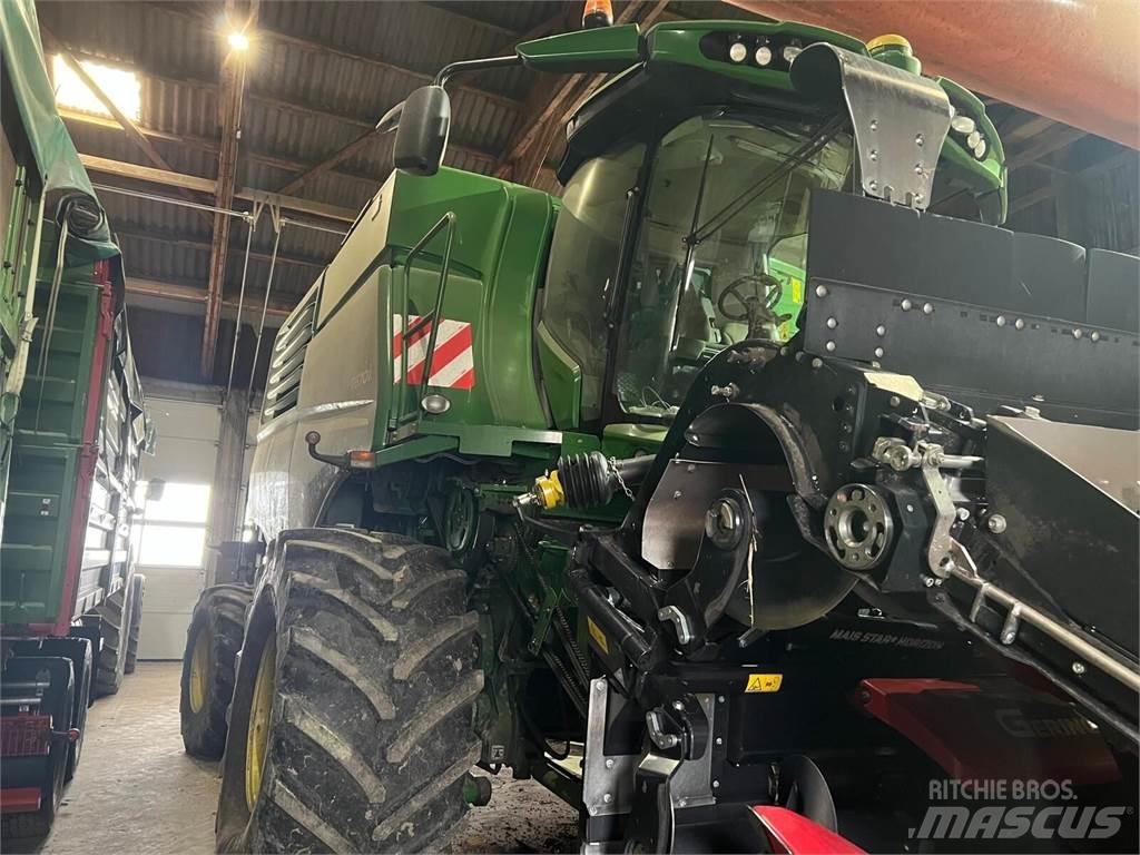 John Deere T670 Combine harvesters