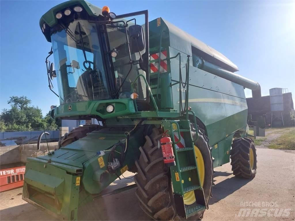 John Deere W440 Combine harvesters