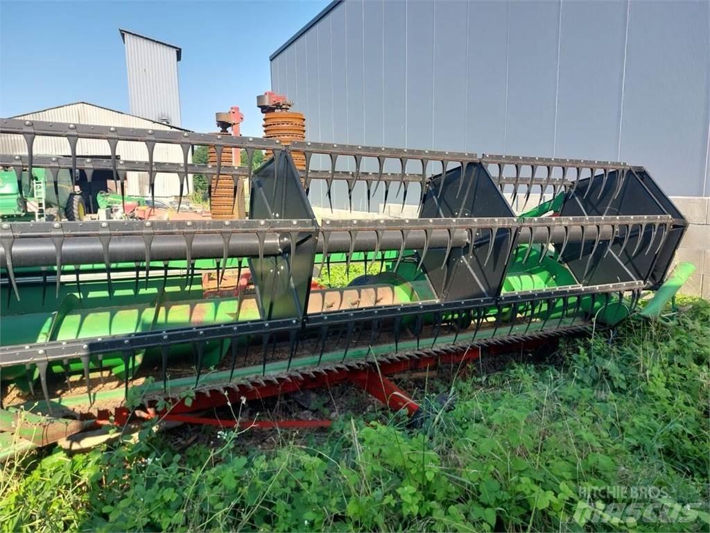 John Deere W440 Combine harvesters