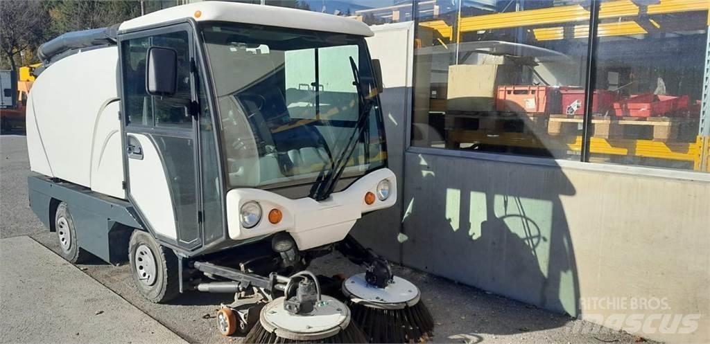 Johnston Compact 40 Other groundscare machines