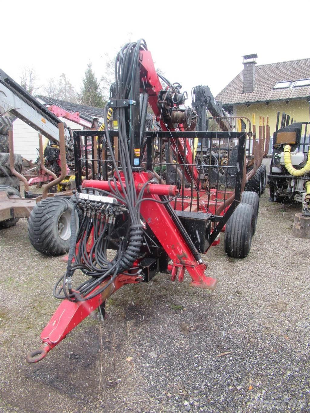 Kesla 2300 + 425 Patu Forest trailers