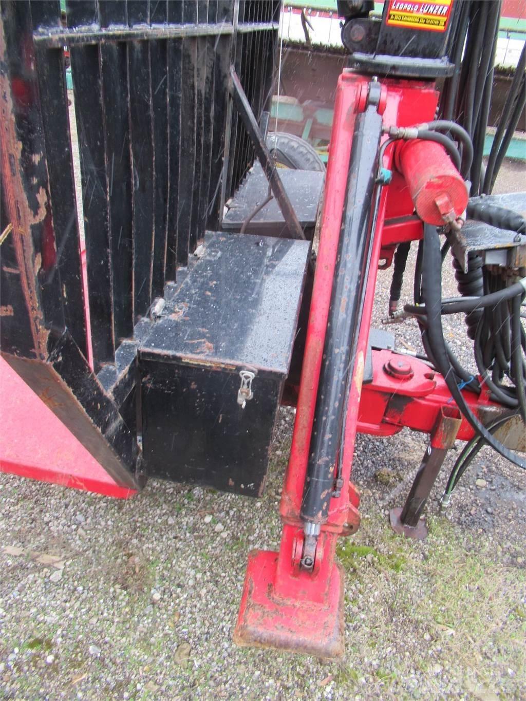 Kesla 2300 + 425 Patu Forest trailers