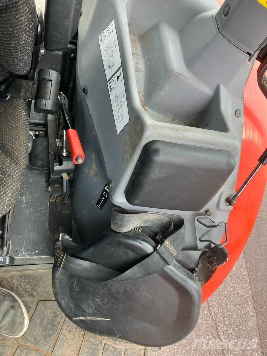 Kubota M4072 Tractors