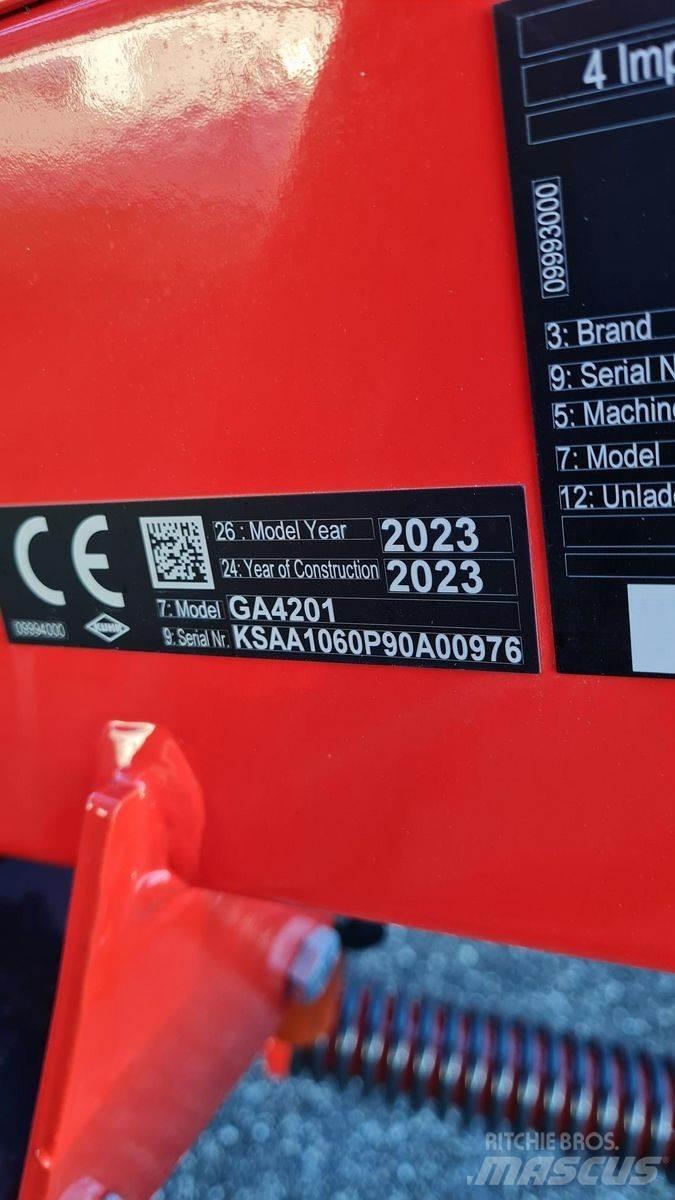 Kuhn GA3901 Swathers