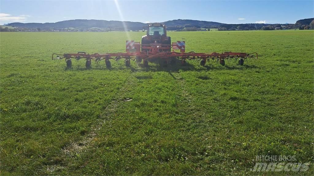 Kuhn GF 10802T Rakes and tedders