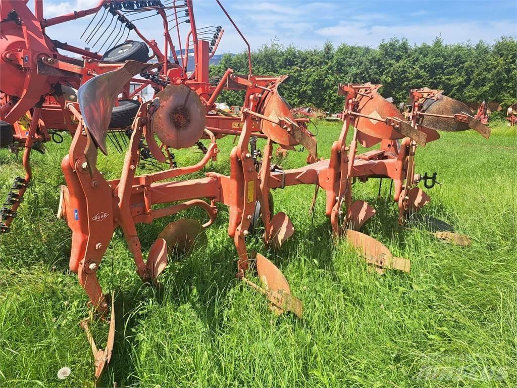 Kuhn Master 120 Ploughs