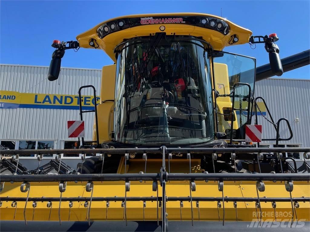 New Holland CX 7.90 Combine harvesters