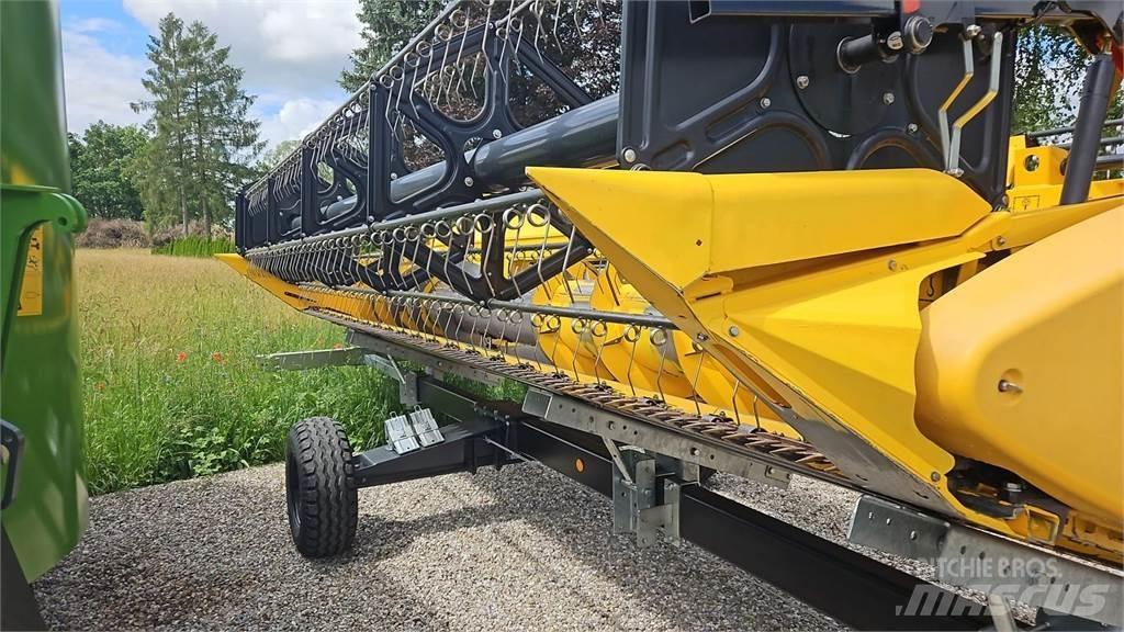 New Holland CX8040 Combine harvesters