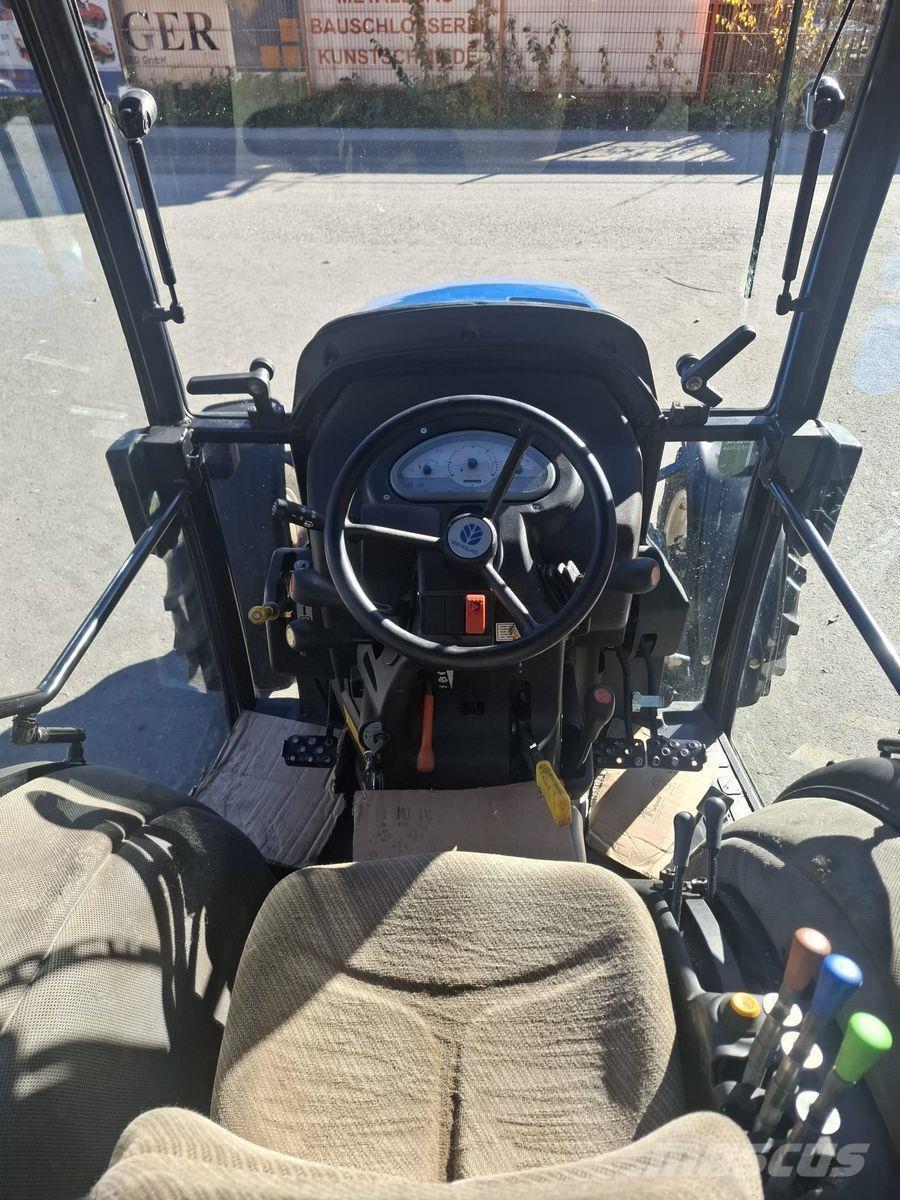 New Holland T3040 Tractors