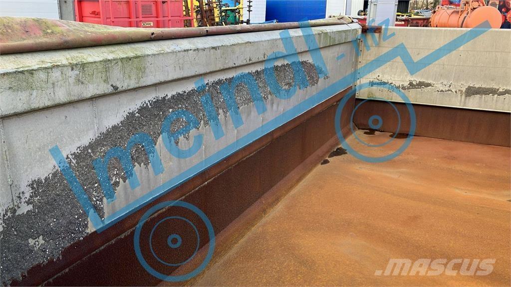 Tridem Muldenkipper Tipper trucks