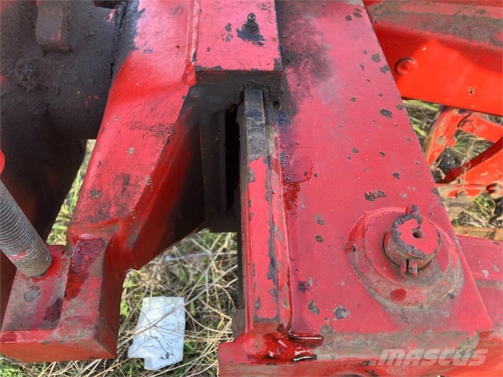 Vogel & Noot LM 820 Ploughs