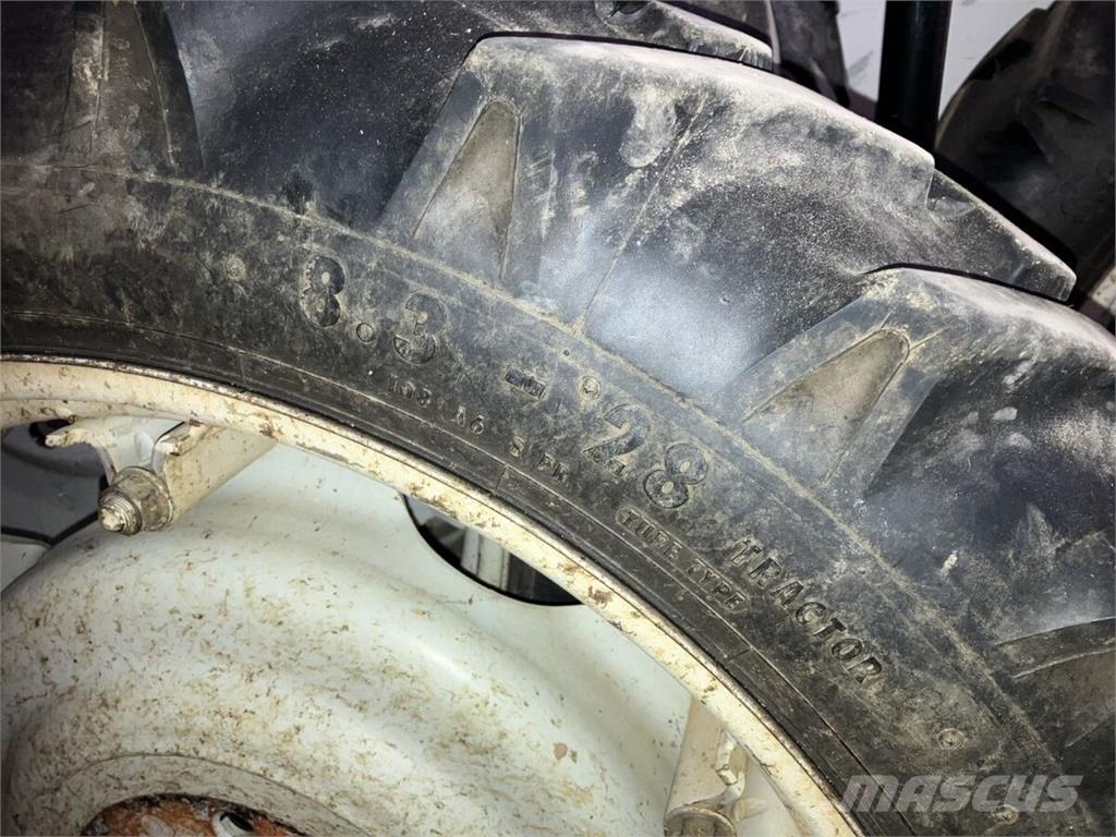  W7x28 Tyres, wheels and rims