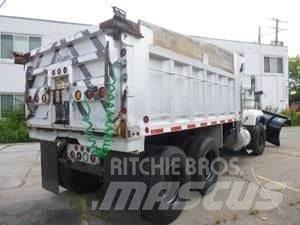 Mack RD688S Snow blades and plows