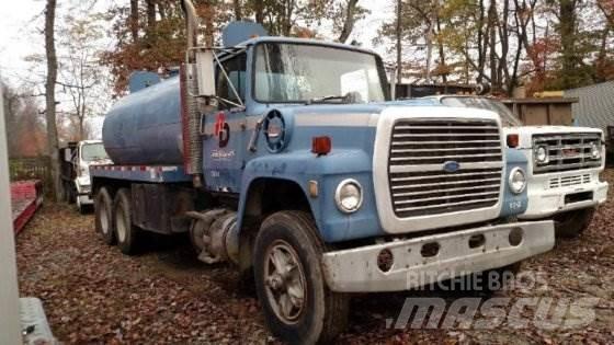 Ford L9000 Tanks