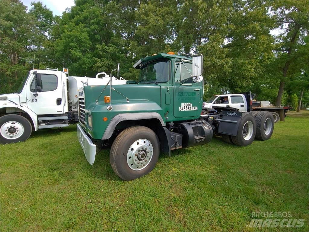 Mack RD690S Other