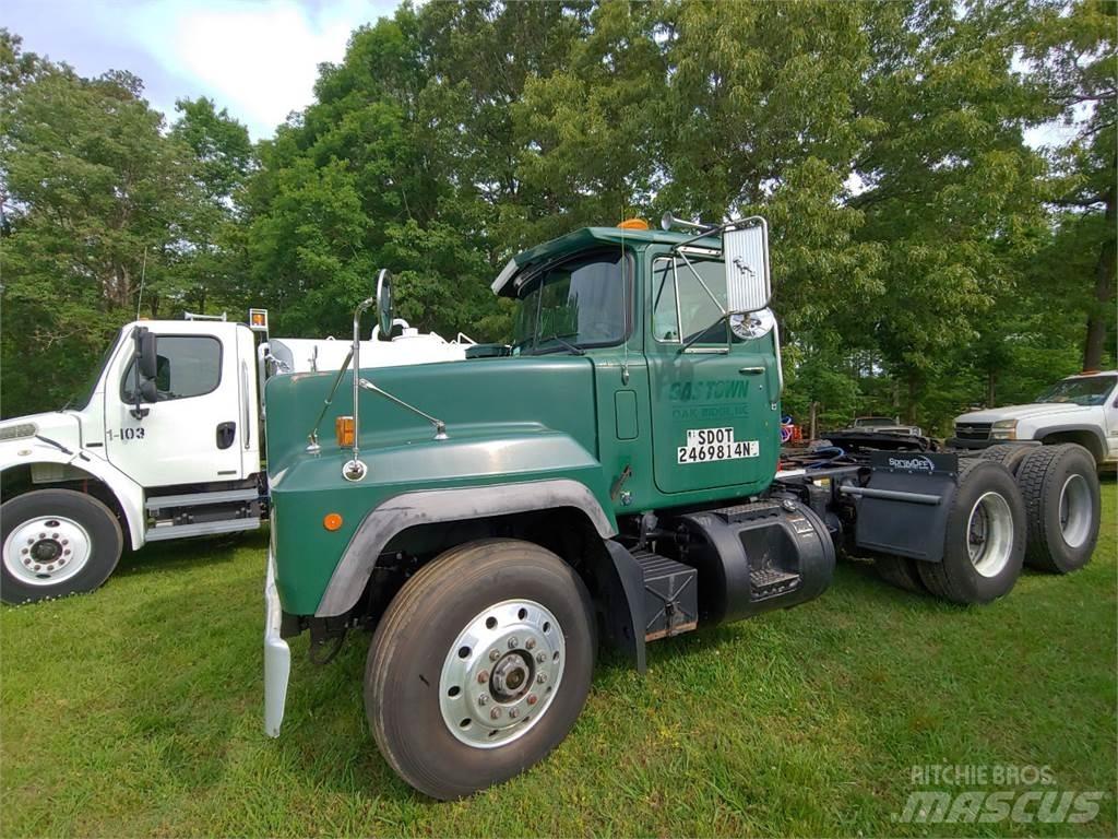 Mack RD690S Other