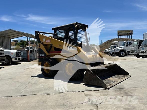 CAT 252B Skid steer loaders