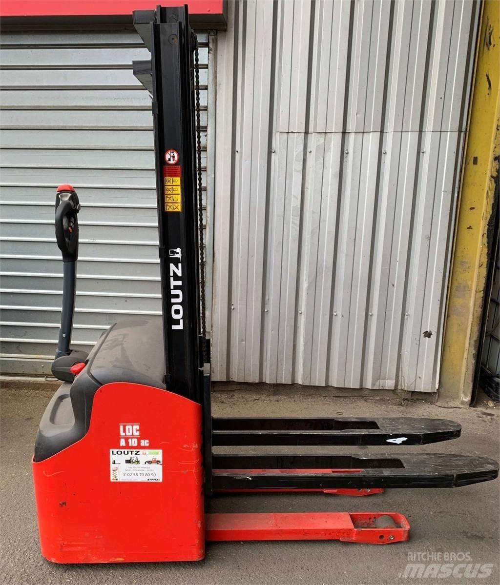 LOC A10 D29 Pedestrian stacker