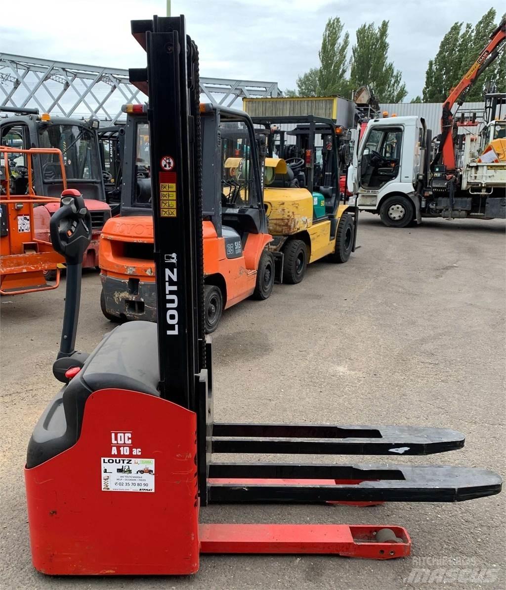 LOC A10 D29 Pedestrian stacker