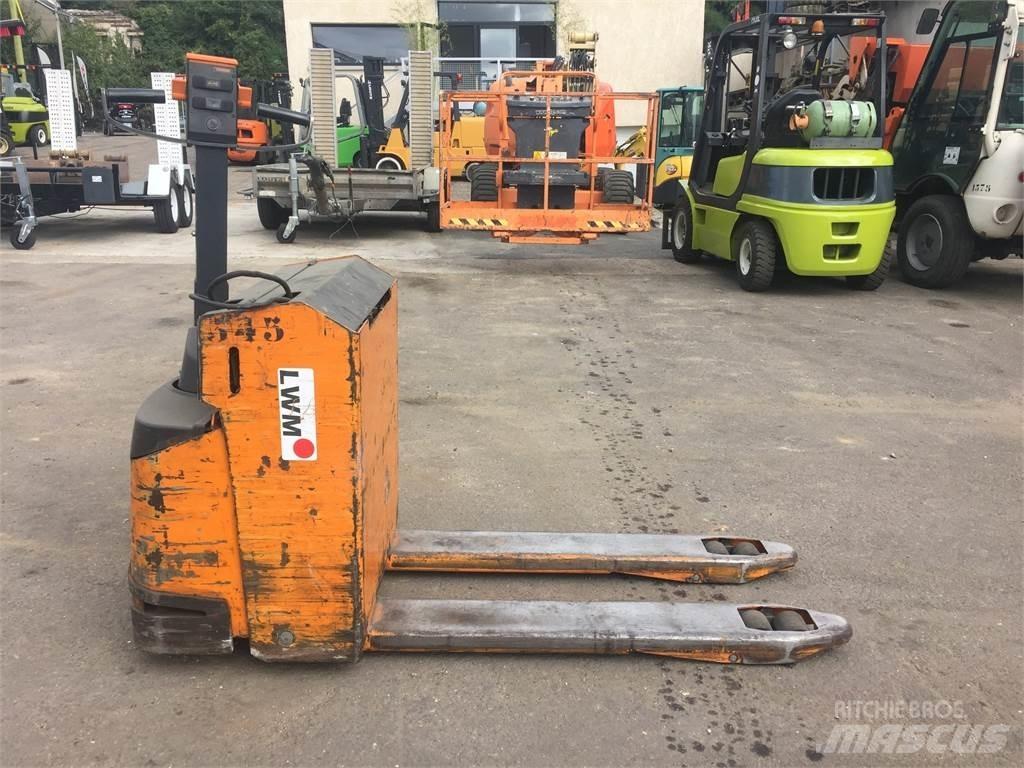 Still EGU20 Pedestrian stacker