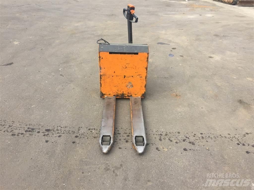 Still EGU20 Pedestrian stacker