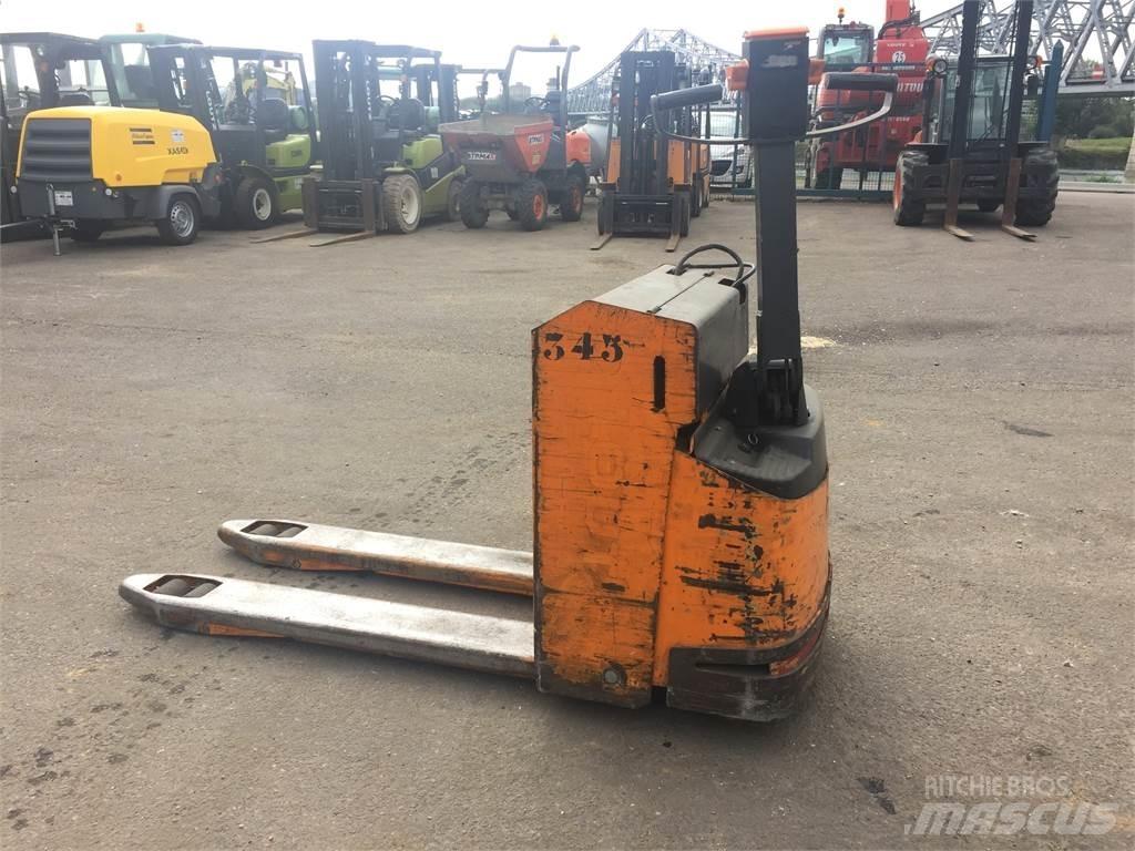 Still EGU20 Pedestrian stacker