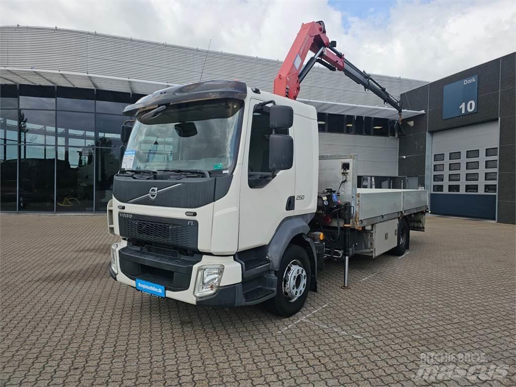 Volvo FL250 Truck mounted cranes