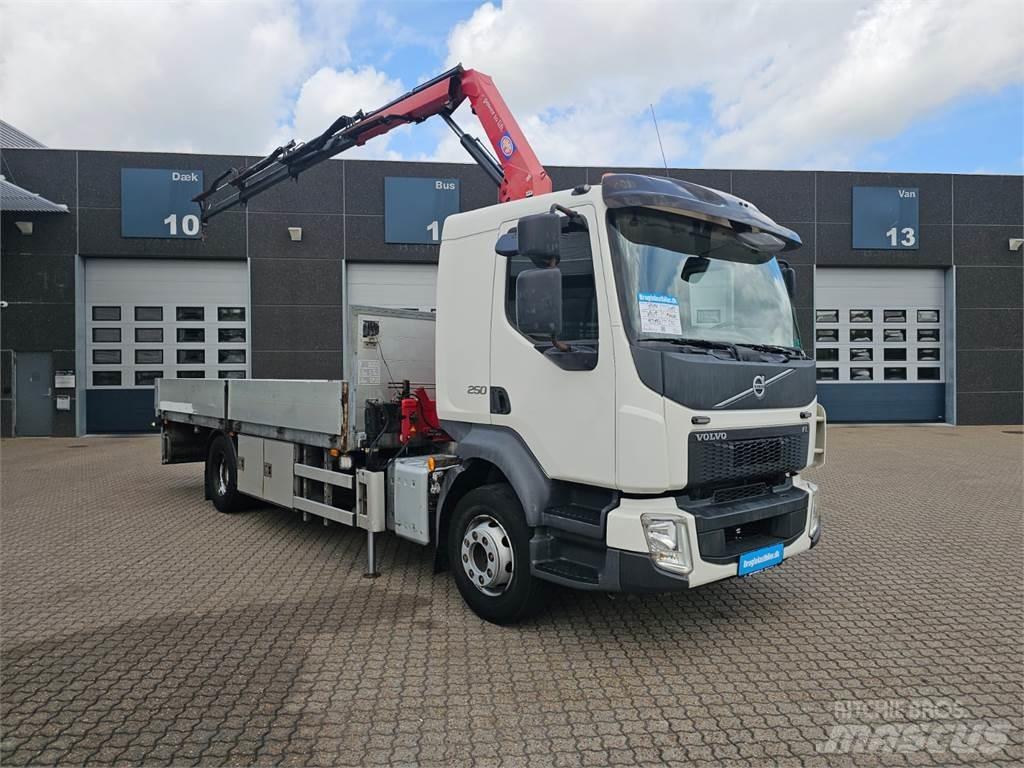 Volvo FL250 Truck mounted cranes