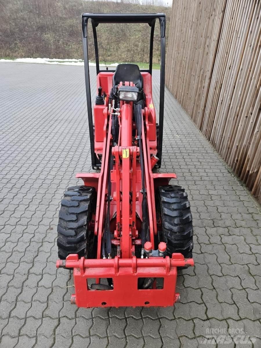 Schäffer 2428 SLT Mini loaders