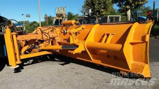 Case IH MXM190 Snow blades and plows