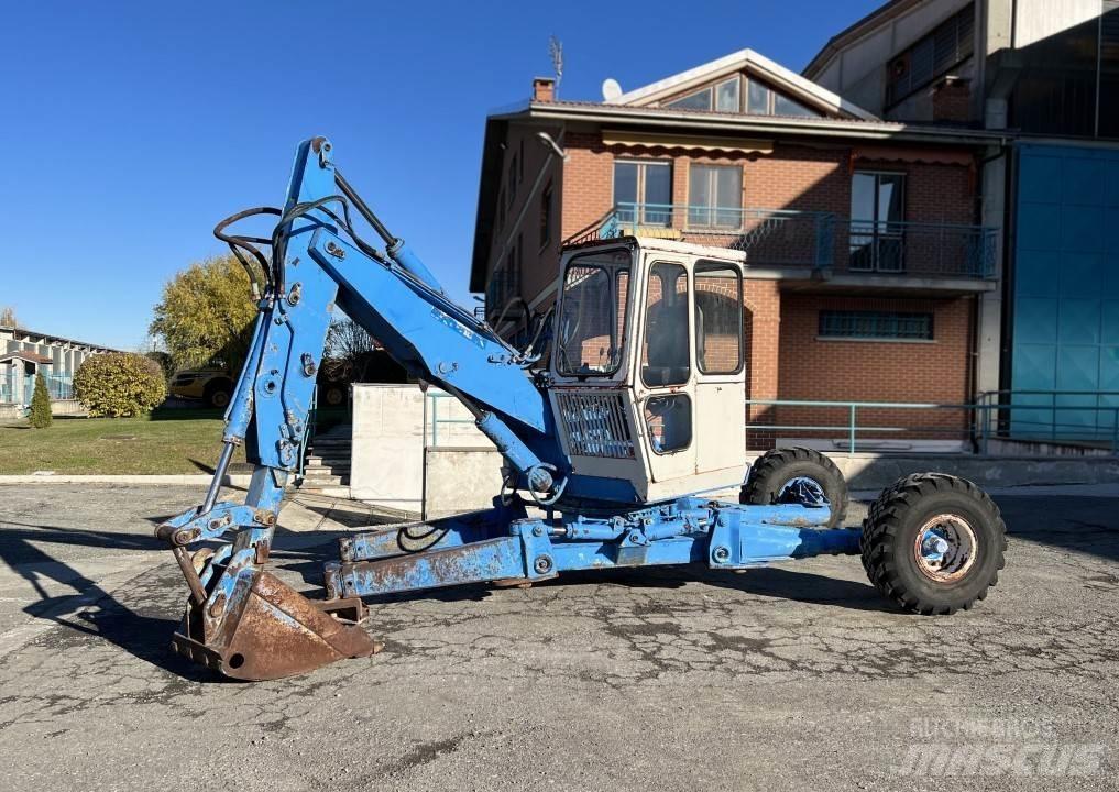  Kamo 3CX Excavators