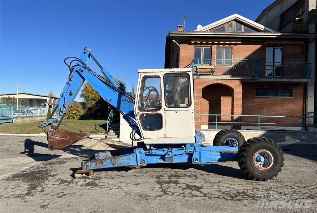  Kamo 3CX Excavators
