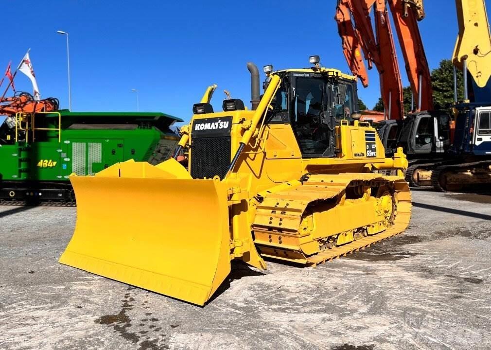 Komatsu D65 Crawler dozers