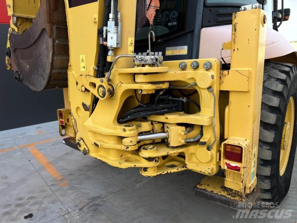 Komatsu WB93S-5E0 Backhoe
